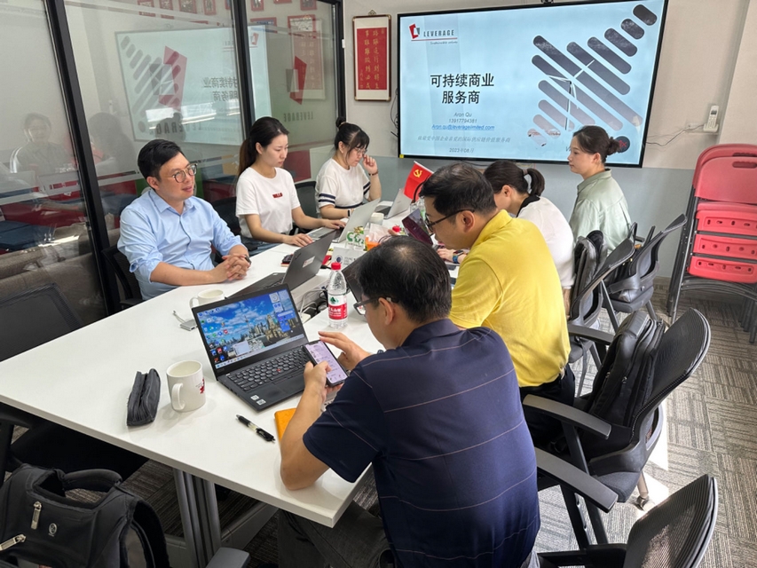 上海市标准化创新中心（物流）负责人郝教授一行到访Leverage