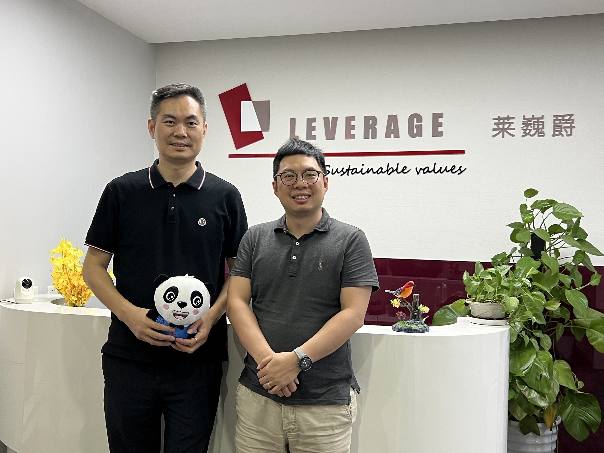上海现代城市国际化科学研究中心党委书记、主任陈伟良到访Leverage 上海现代城市国际化科学研究中心党委书记、主任陈伟良到访Leverage